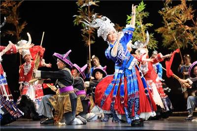 摩登上海遇見深山苗寨——《山海情深》中的扶貧新解